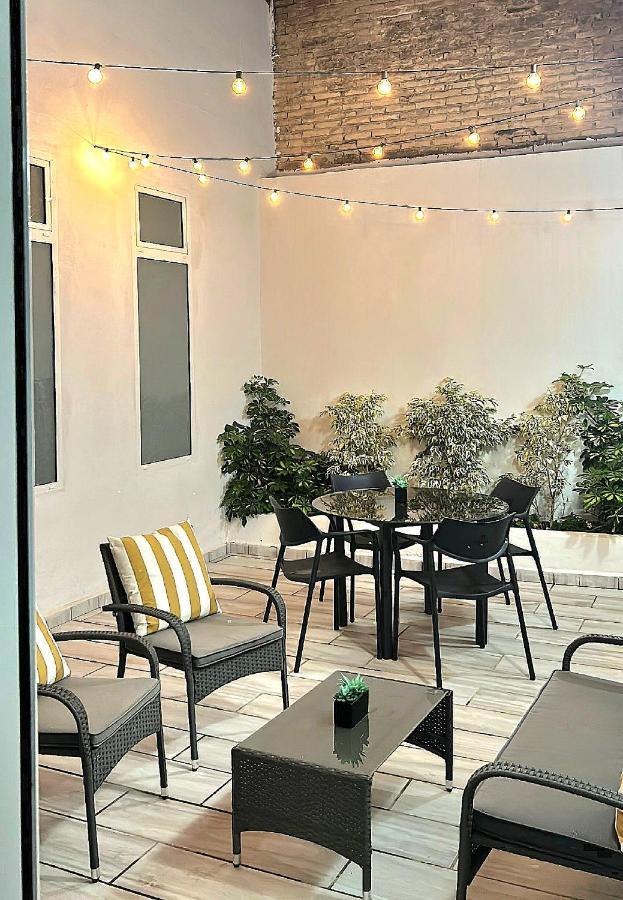 バレンシアNew! Renovated, Centrally Located, Private Entrance, Terraceアパートメント エクステリア 写真