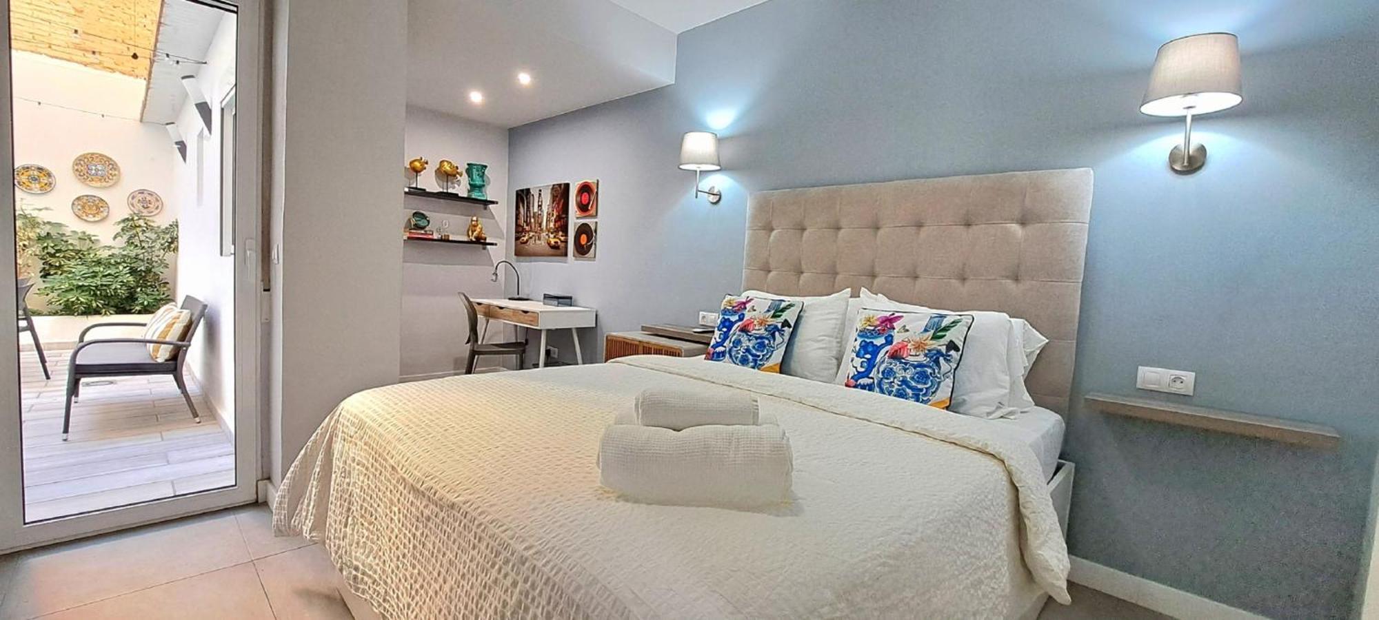 バレンシアNew! Renovated, Centrally Located, Private Entrance, Terraceアパートメント エクステリア 写真
