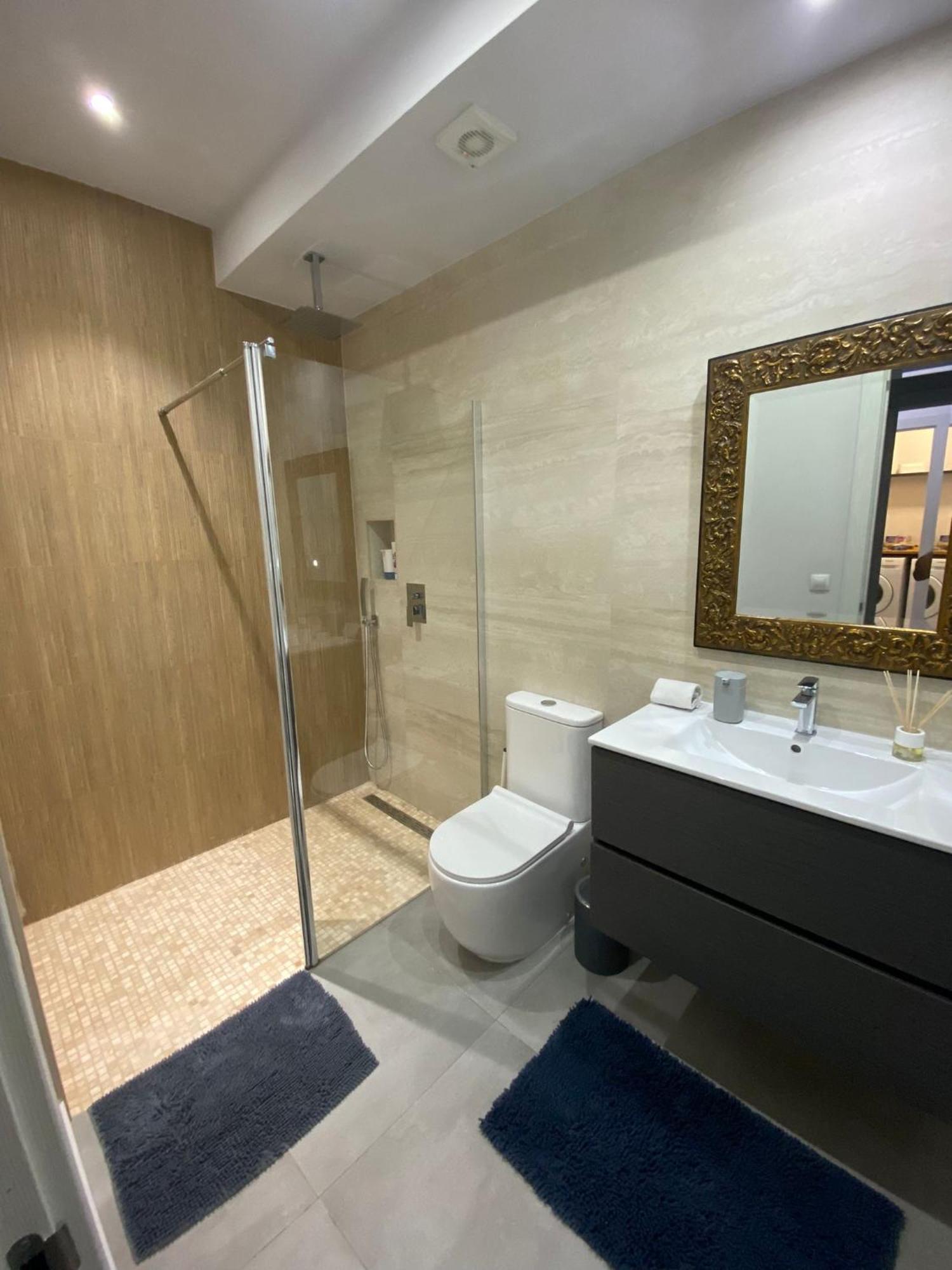 バレンシアNew! Renovated, Centrally Located, Private Entrance, Terraceアパートメント エクステリア 写真
